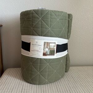 NWT King Reversible Lightweight Quilt Green - Hearth & Hand with Magnolia